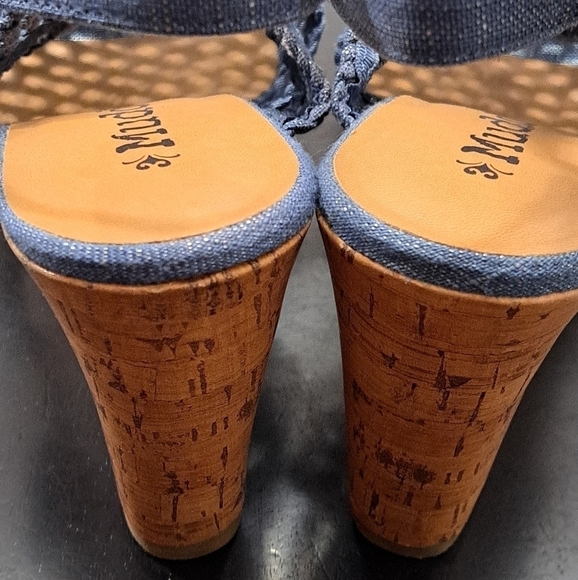 Mudd Blue Perforated Cork Wedge Sandal    Size 8.5 - Picture 5 of 13